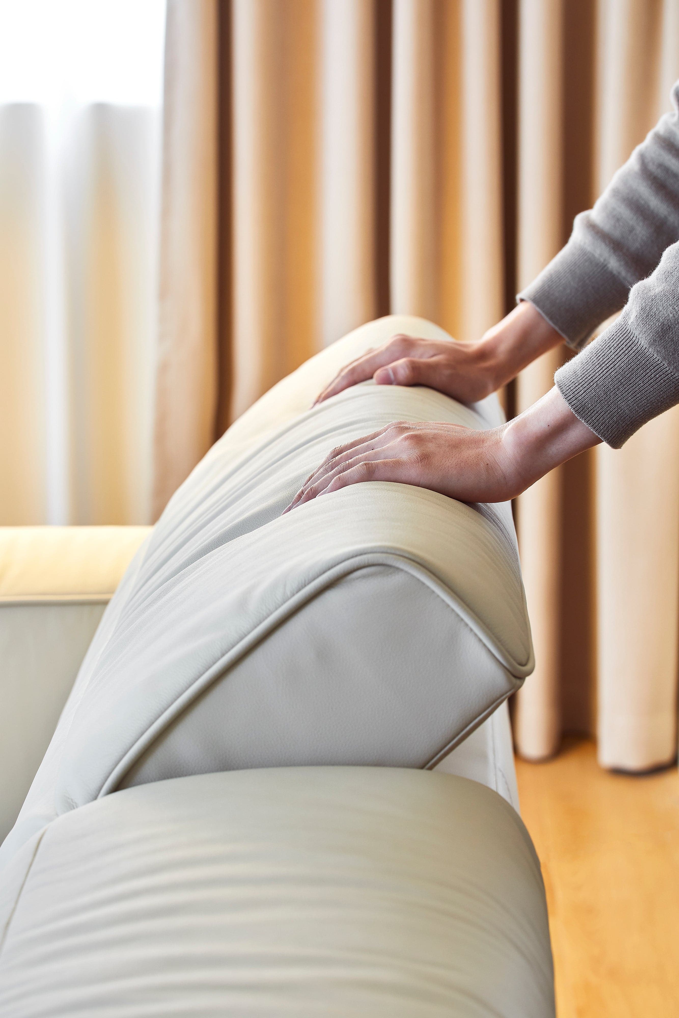 Butter Sofa with Headrests - grado